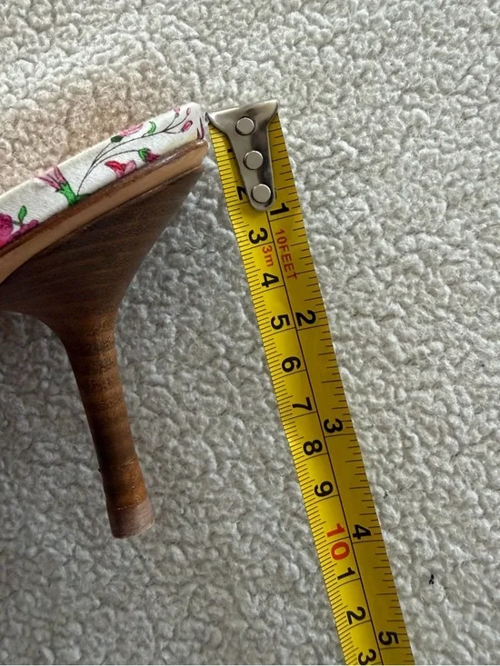 Gucci Floral Pointed Mule Heels - White Flora - Picture 9 of 9